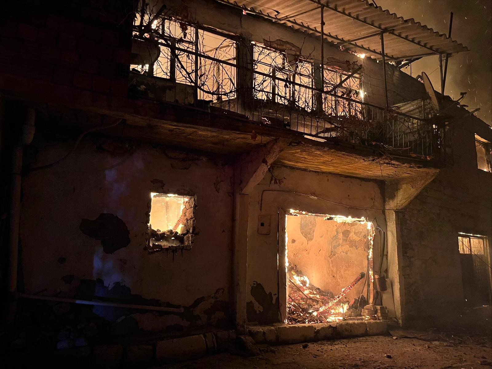 Yangın 5 Eve Sıçradı, 1 Kadın Hayatını Kaybetti (3)