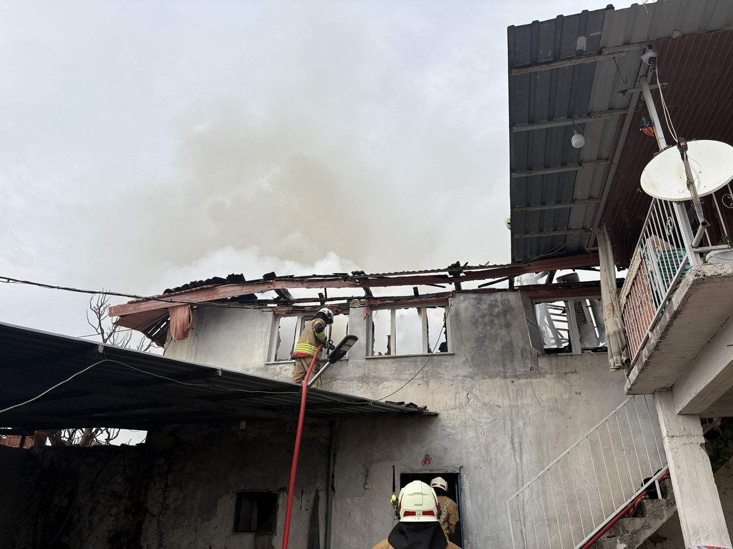 Yeşil Ailesinin Evi Küle Döndü (3)