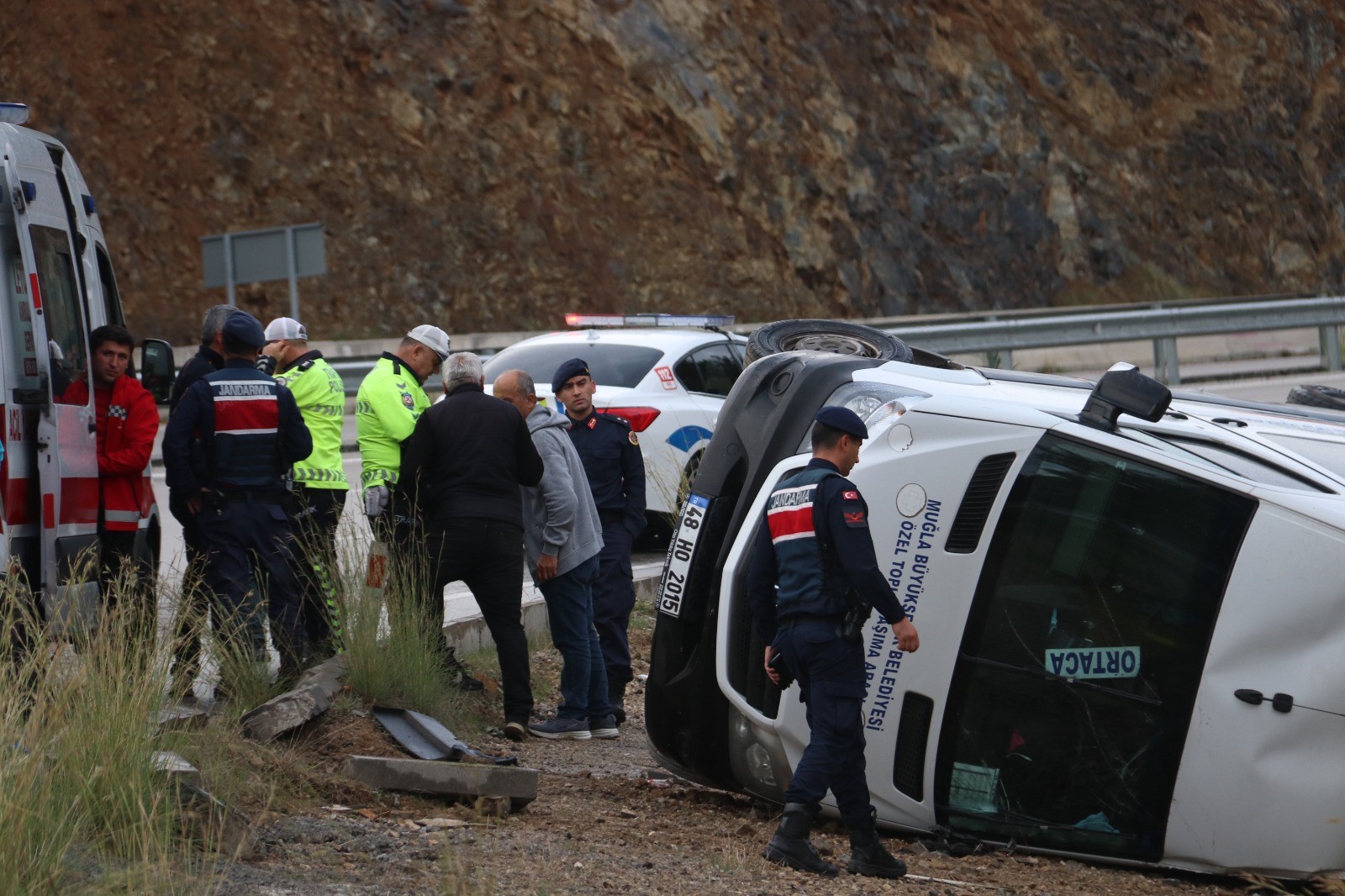Yolcu Minibüsü Devrildi, Yaralılar Var (2)