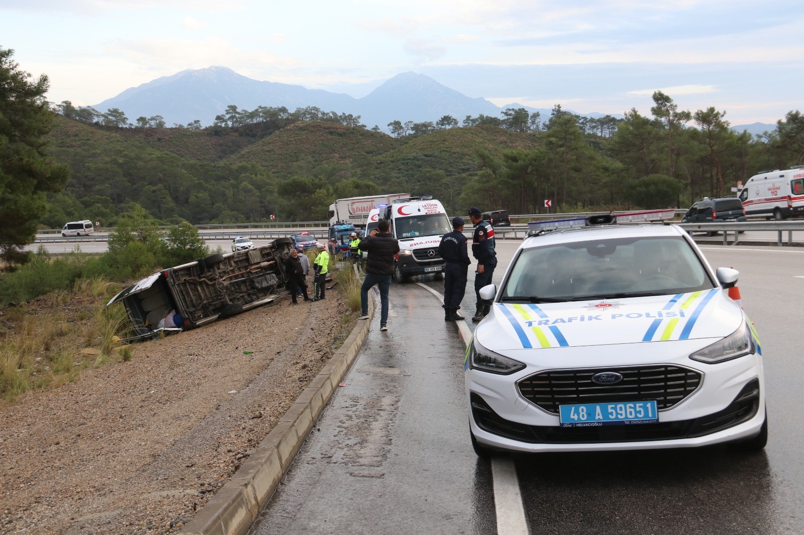Yolcu Minibüsü Devrildi, Yaralılar Var (5)