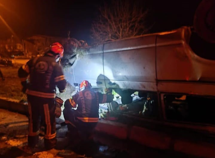 Yoldan Çıkan Otomobil Ters Döndü (2)