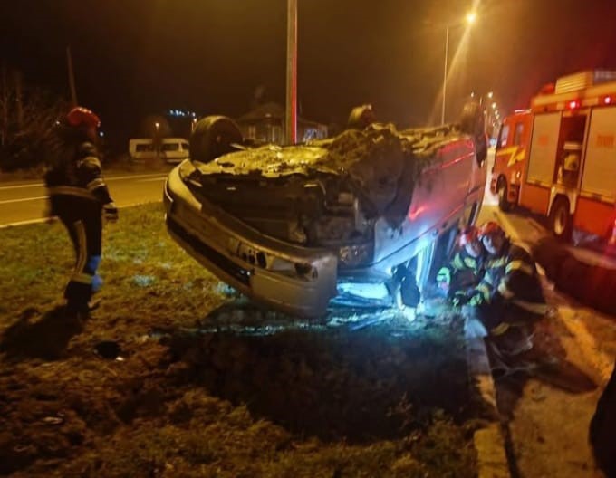 Yoldan Çıkan Otomobil Ters Döndü (3)