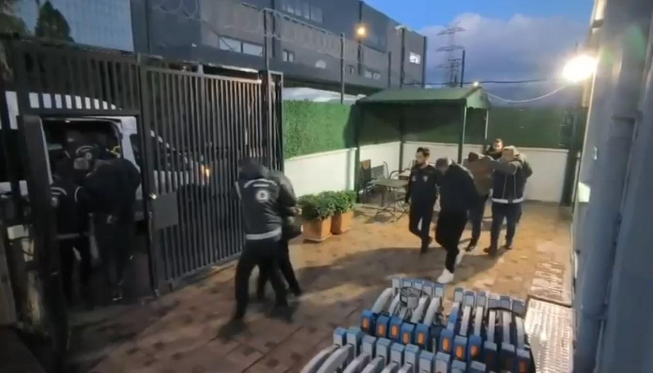 14 Kadın Yakalandı, Yüklü Miktarda Para Bulundu (2)