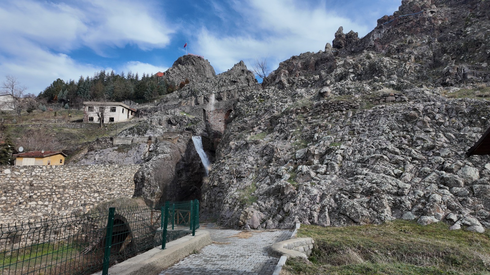 15 Yaşındaki Çocuğun Cansız Bedeni Bulundu (3)