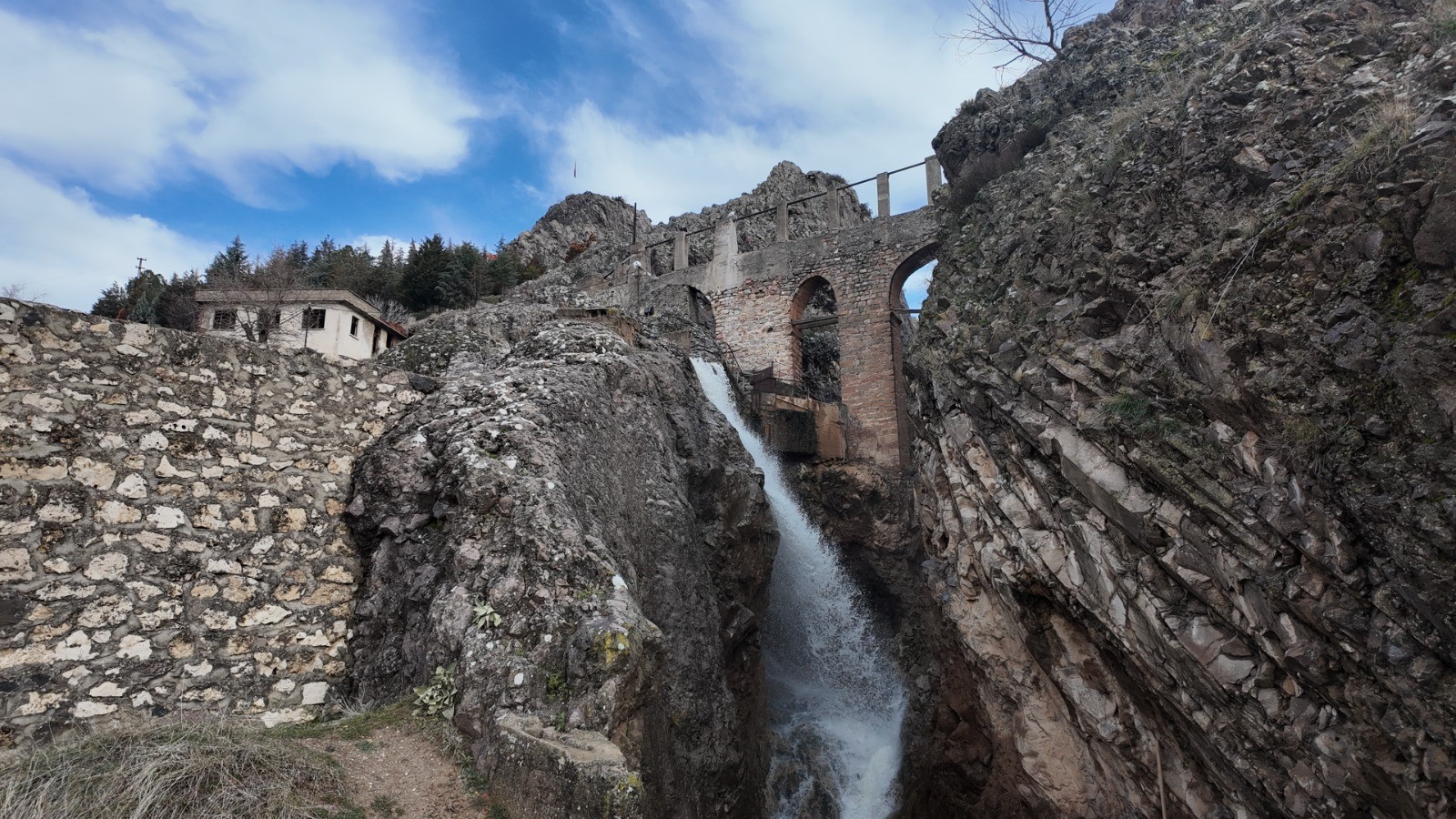 15 Yaşındaki Çocuğun Cansız Bedeni Bulundu (4)