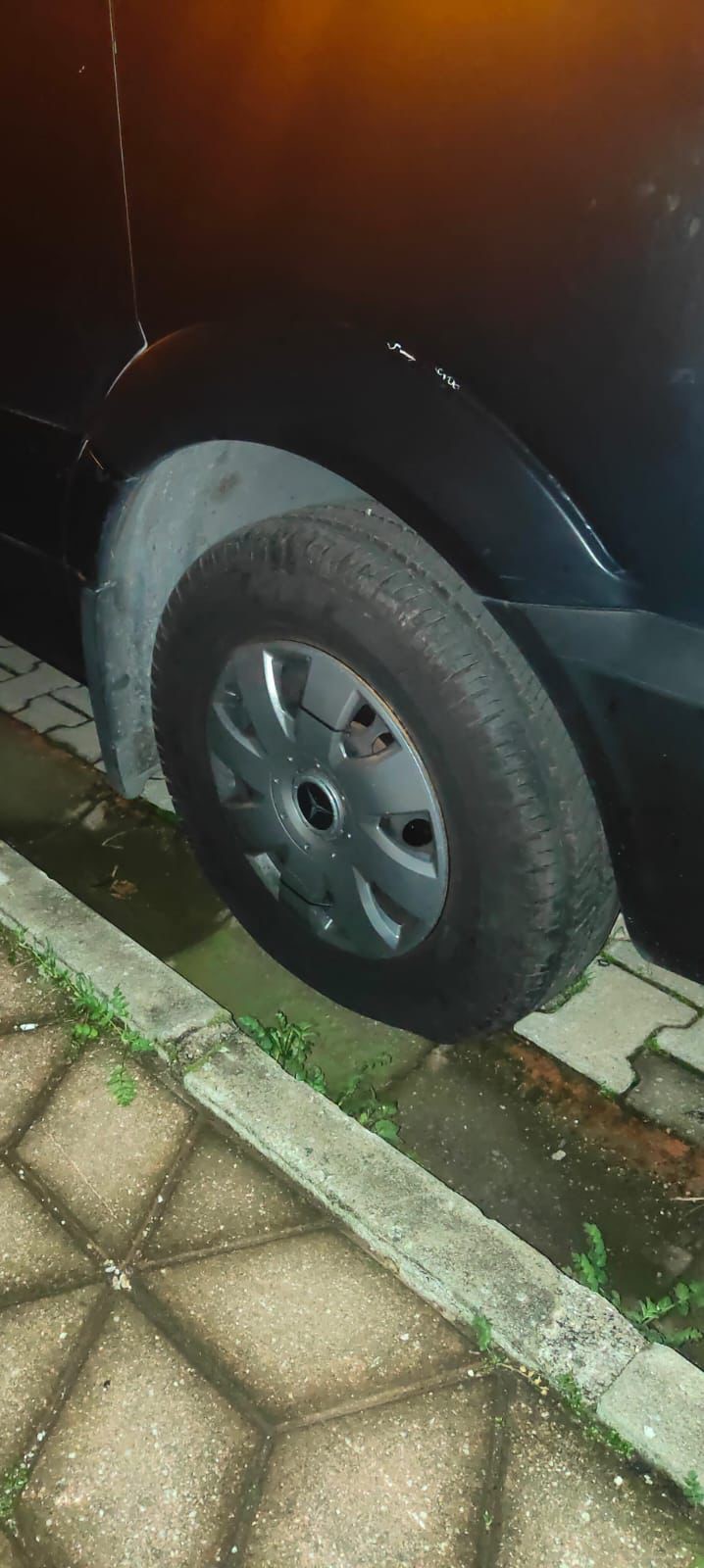 16 Aracın Lastikleri Kesildi (5)