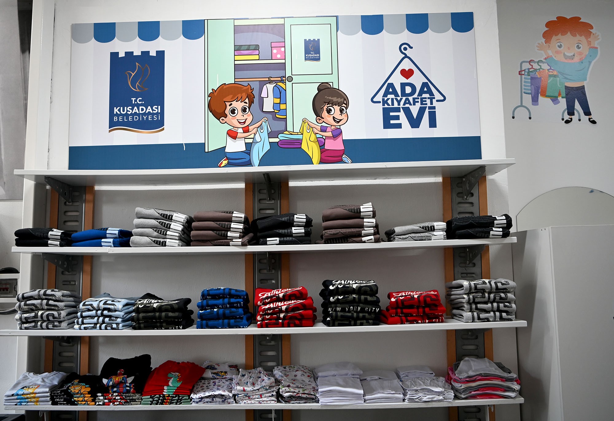 Ada Kıyafet Evi 272 Çocuğun Yüzünü Güldürdü (2)