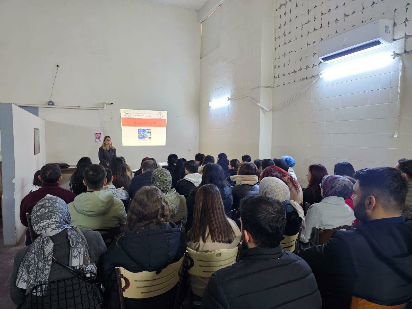 Aydın Atatürk Devlet Hastanesi’nde Sağlık Kadrosuna Uyum Eğitimi (3)