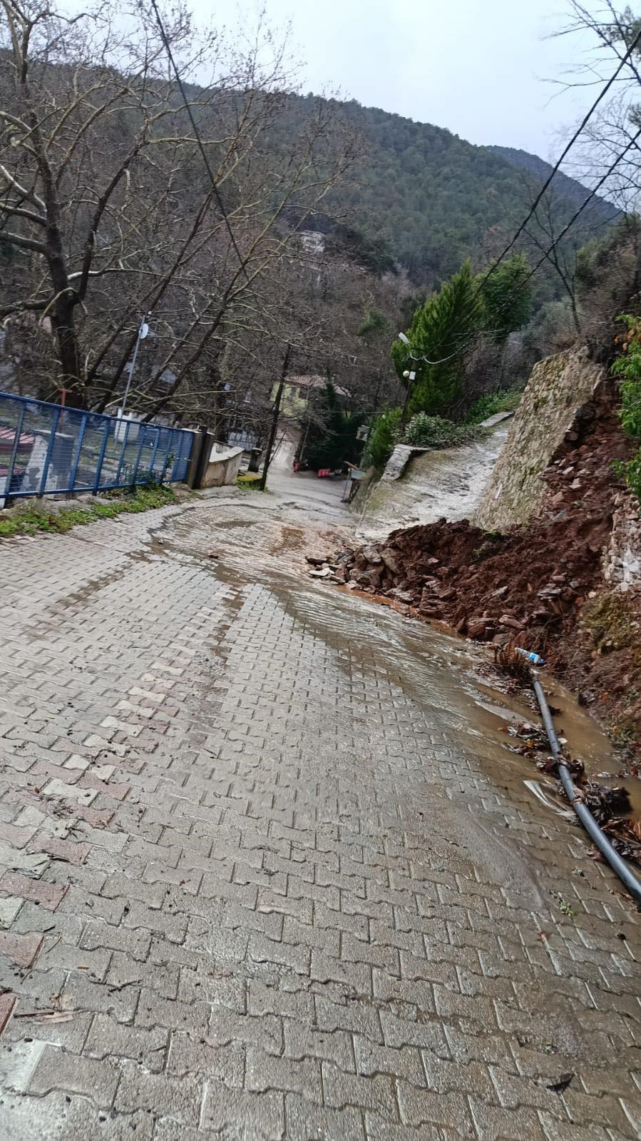 Aydın Karacasu’da Istinat Duvarı Yağmura Dayanamadı (3)