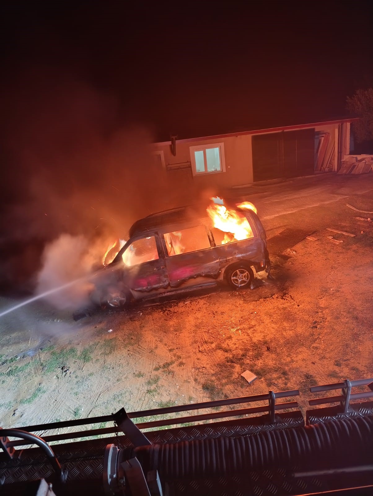 Aydın Karacasu’da Ticari Araç Metal Yığınına Döndü (3)