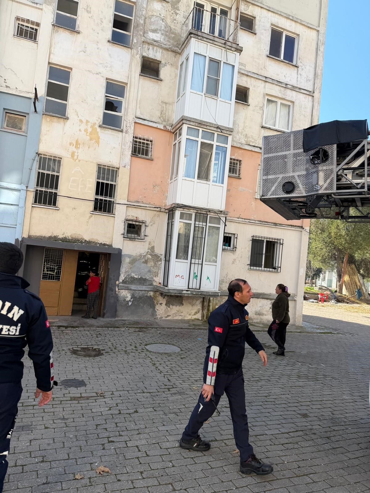 Aydın’da Apartman Aşağı Indi (4)