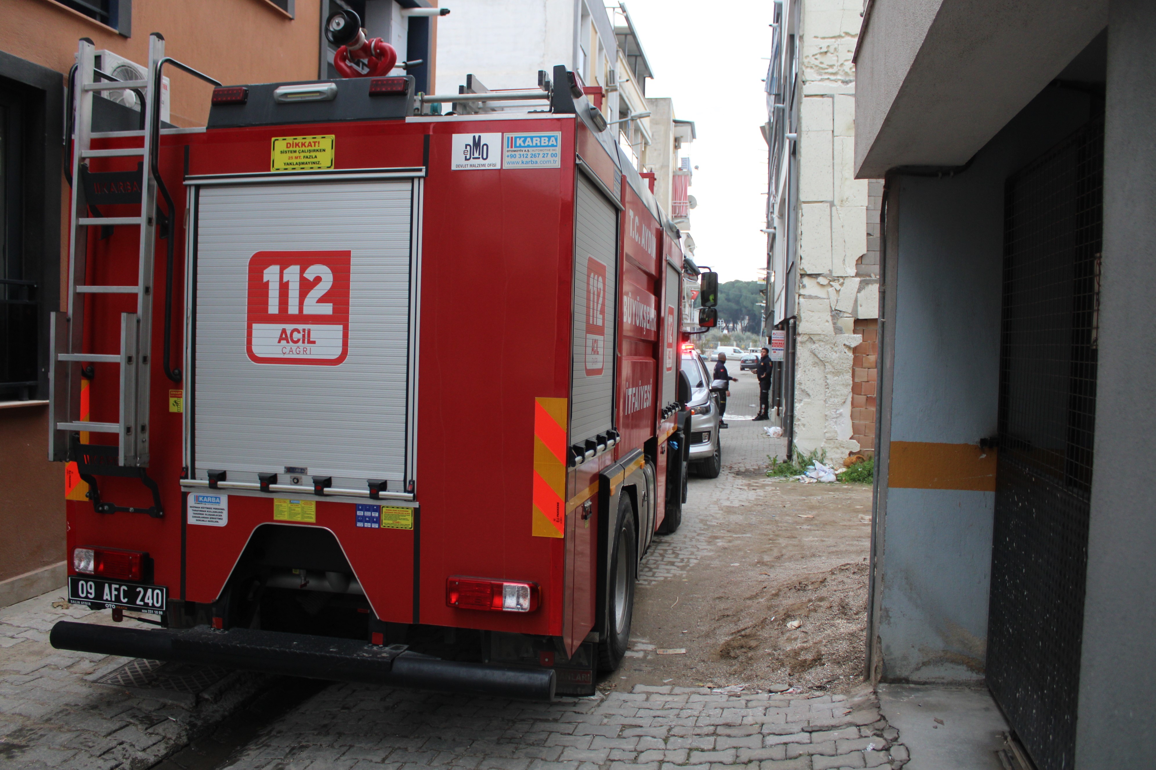 Aydın’da Binanın Içindeki Tahtalar Tutuştu, Ekipler Son Anda Yetişti (3)