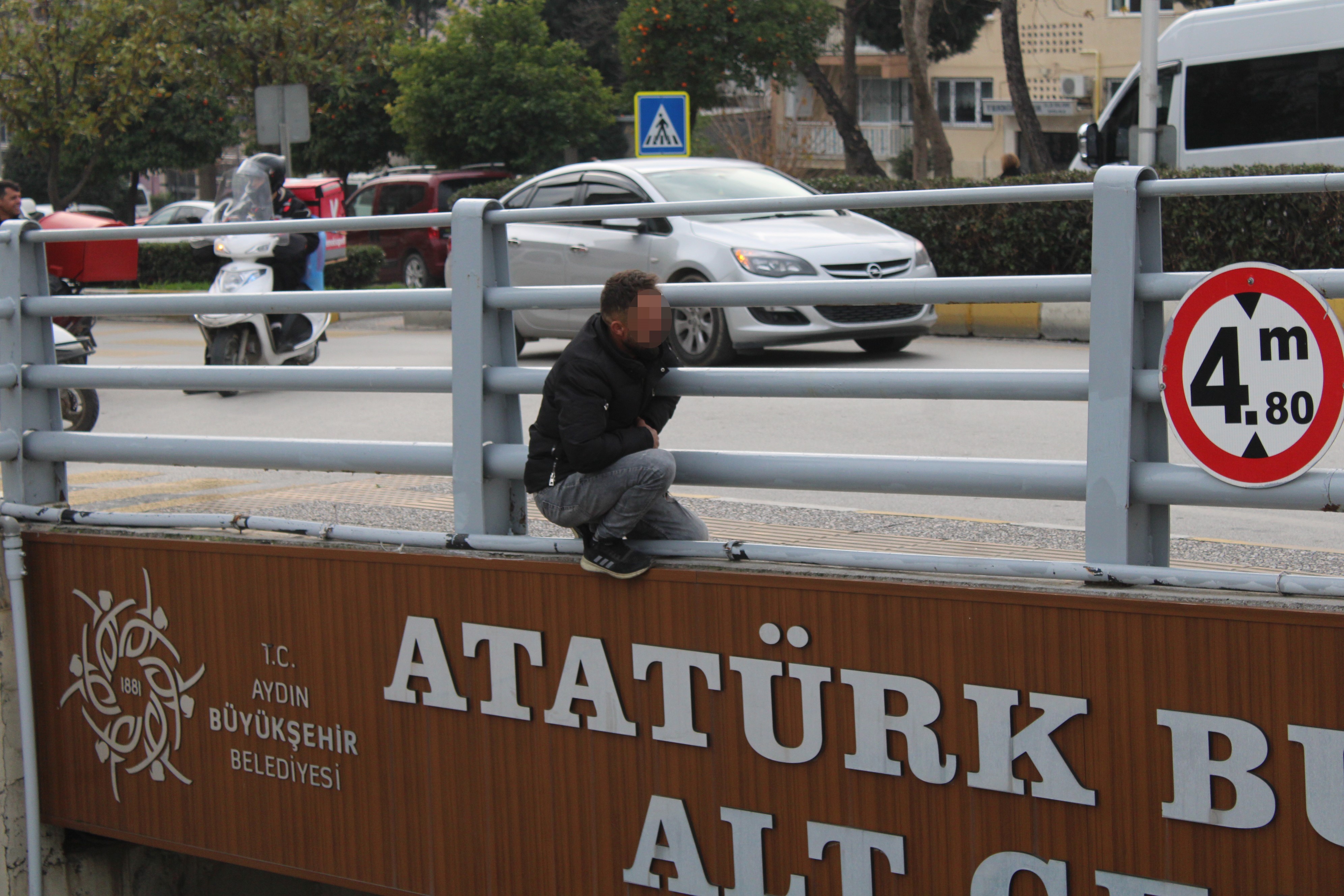 Aydın’da Çocukları Için Alt Geçidin Üstüne Çıktı (5)