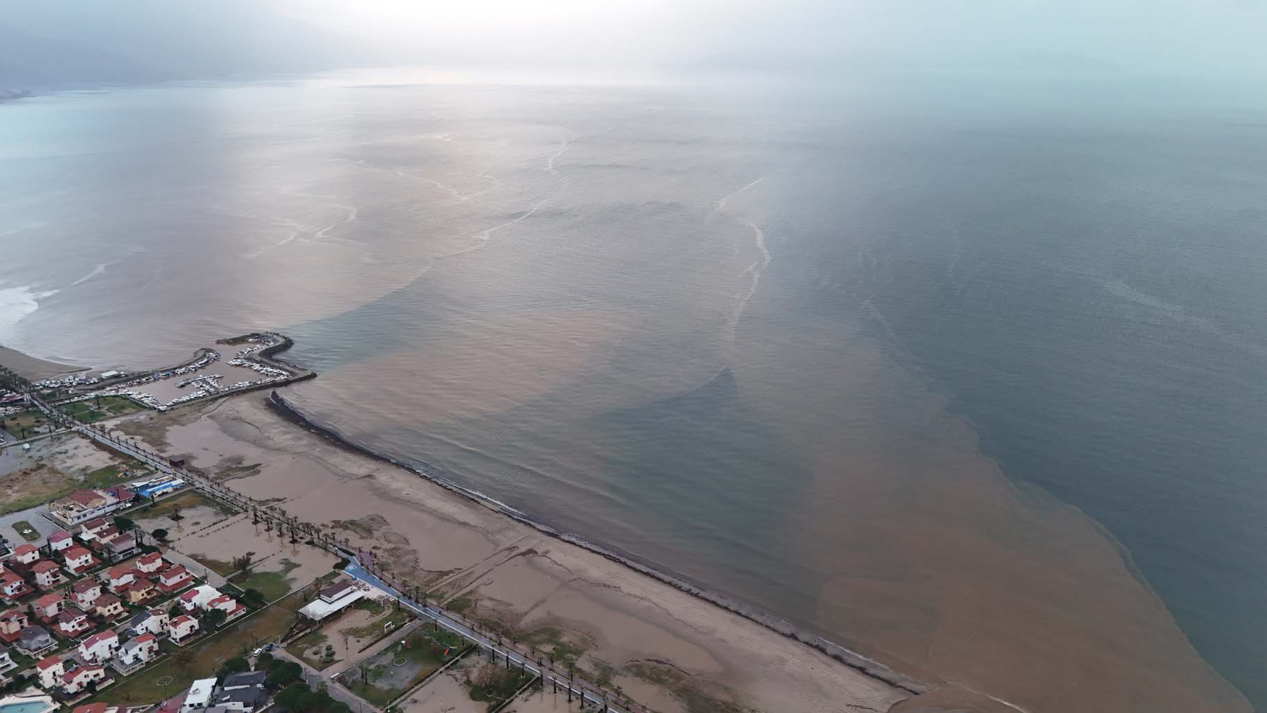 Aydın’da Denizin Rengi Değişti (2)