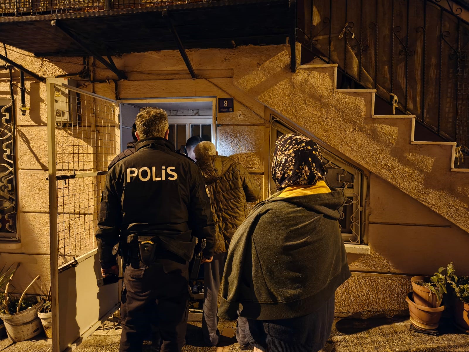 Aydın’da Ekipler Yaşlı Kadın Için Seferber Oldu (6)