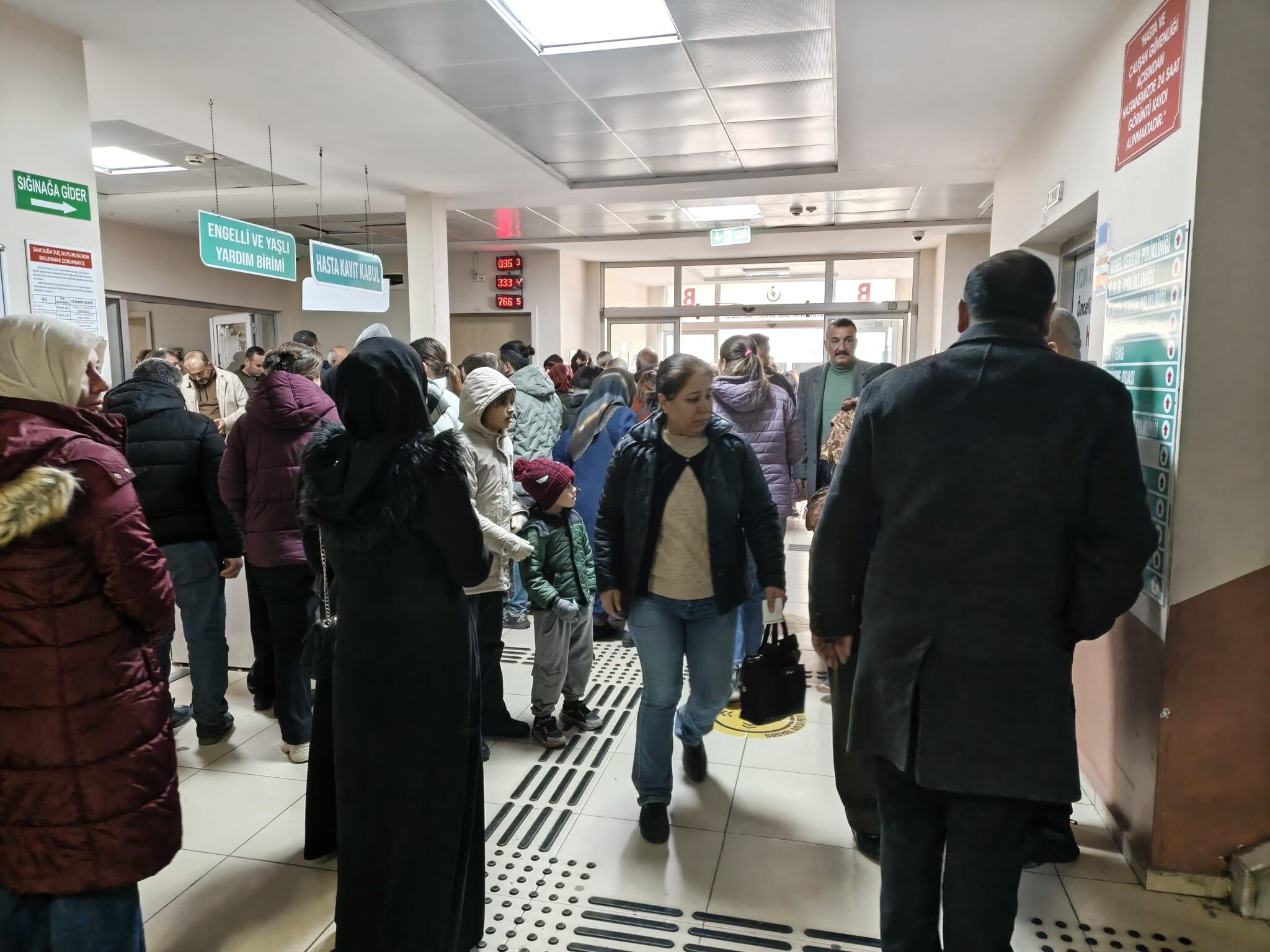 Aydın’da Hastanelerde Adım Atacak Yer Kalmadı (4)