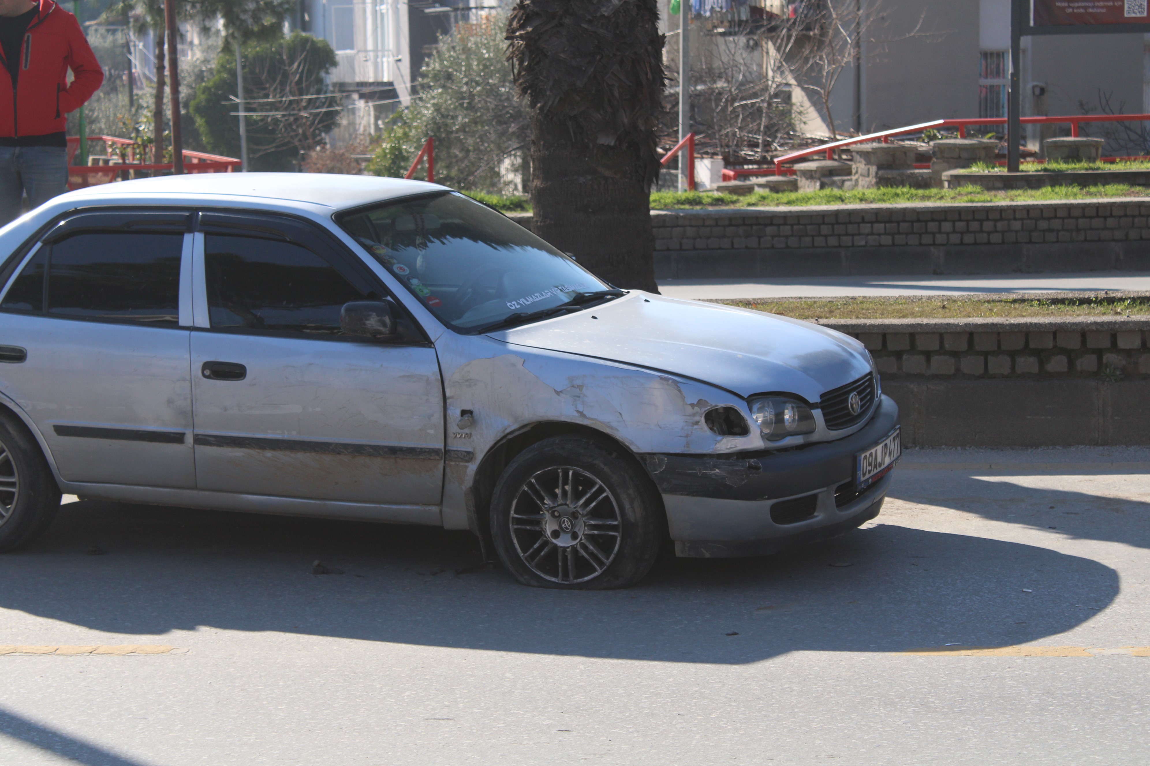 Aydın’da Minibüs Ile Otomobil Çarpıştı (1)