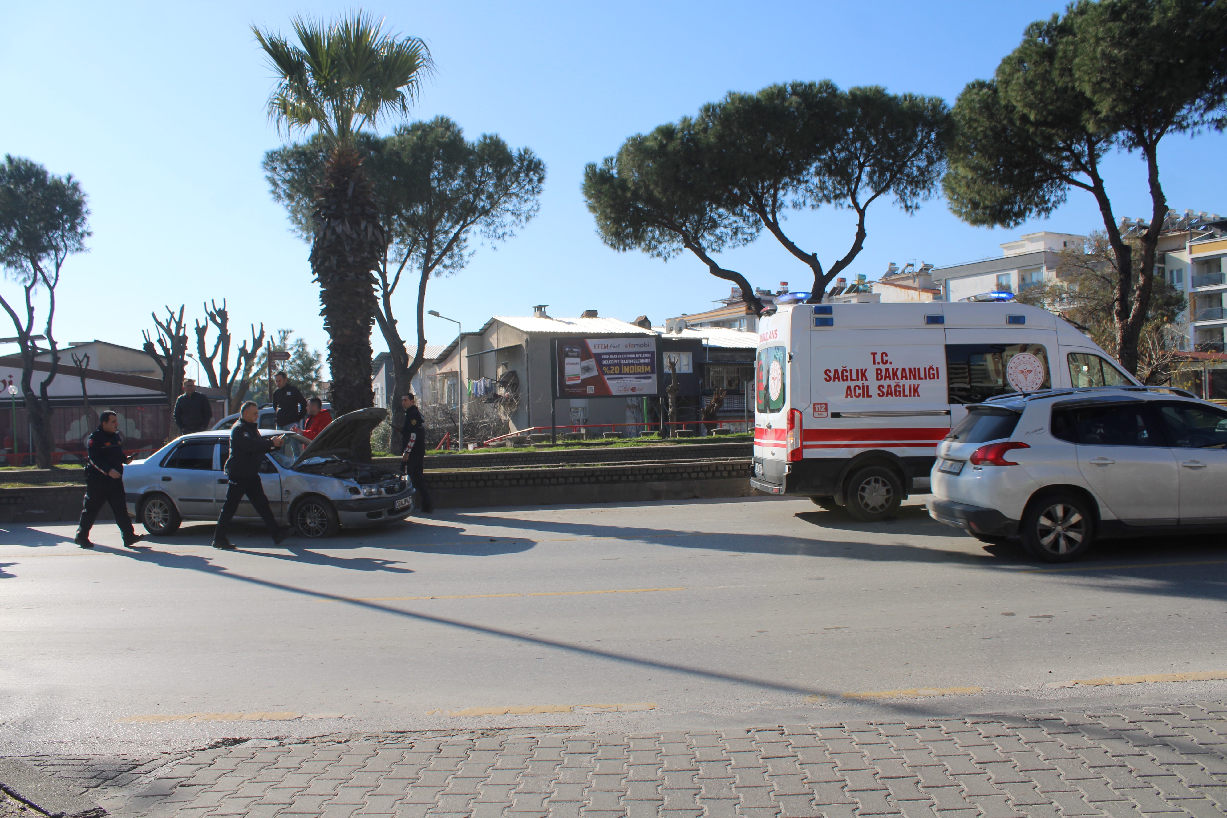 Aydın’da Minibüs Ile Otomobil Çarpıştı (2)