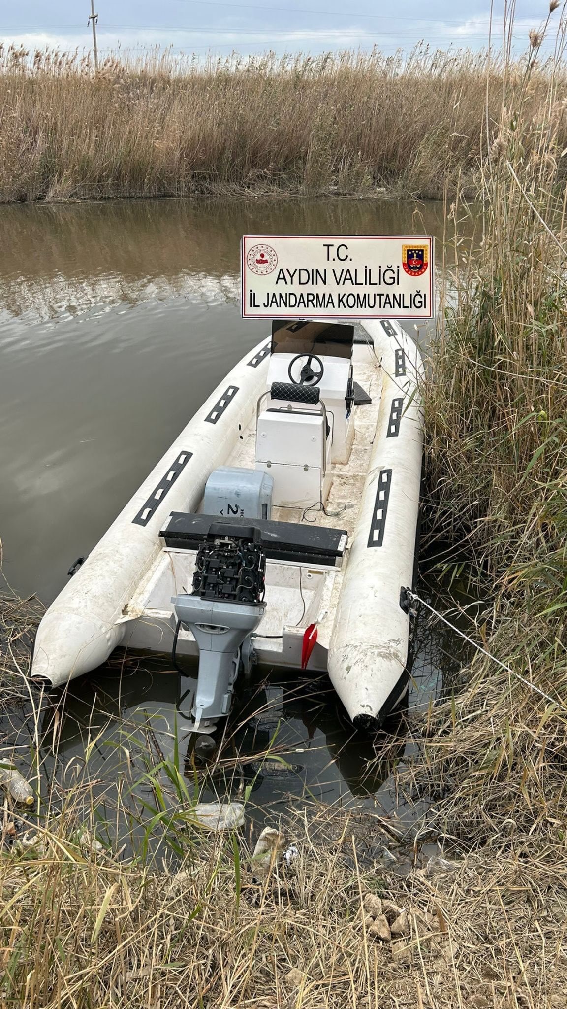 Aydın’da Nehir Kenarında Arabanın Içinde Basıldılar (3)