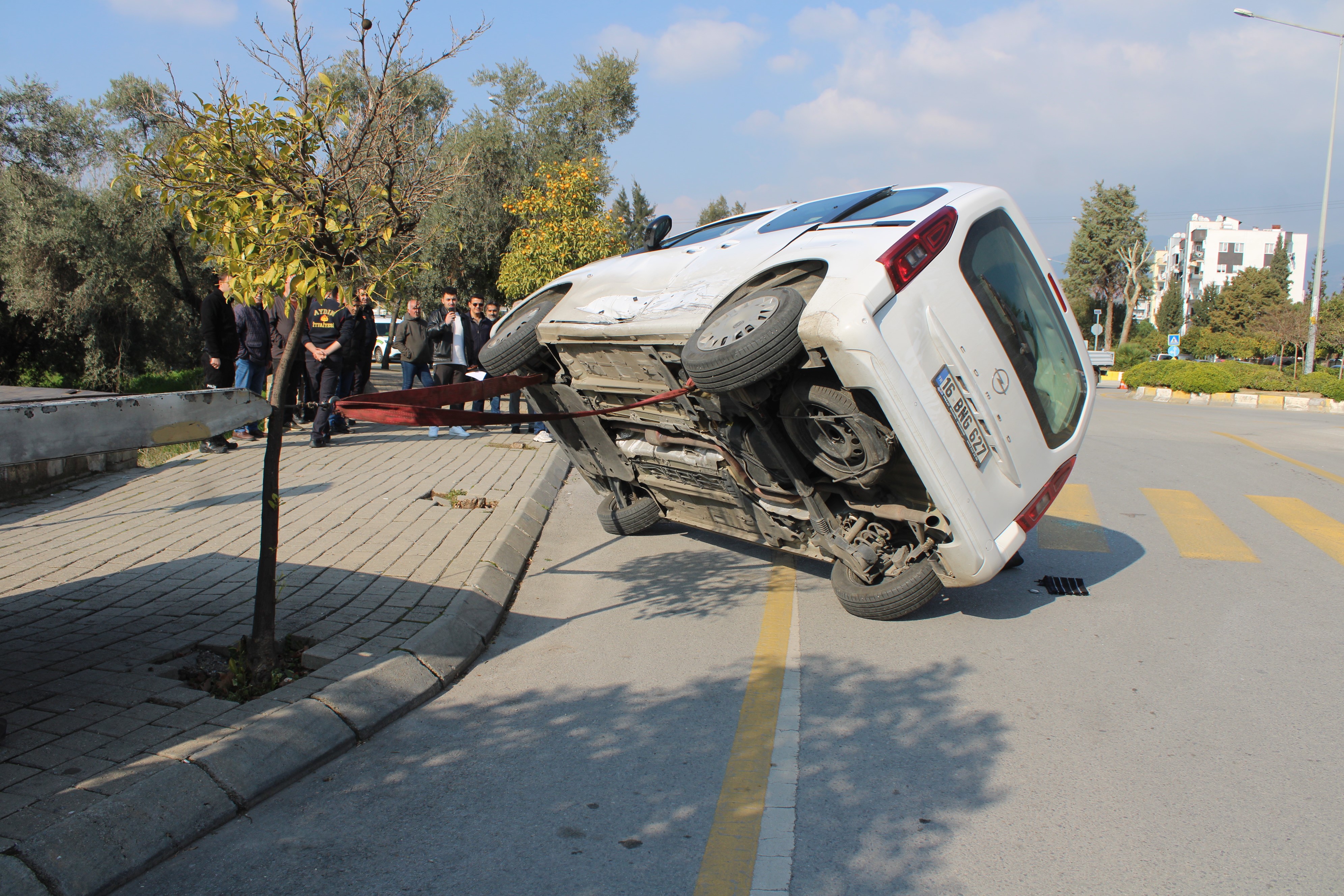 Aydın’da Otomobil Yan Yattı (8)