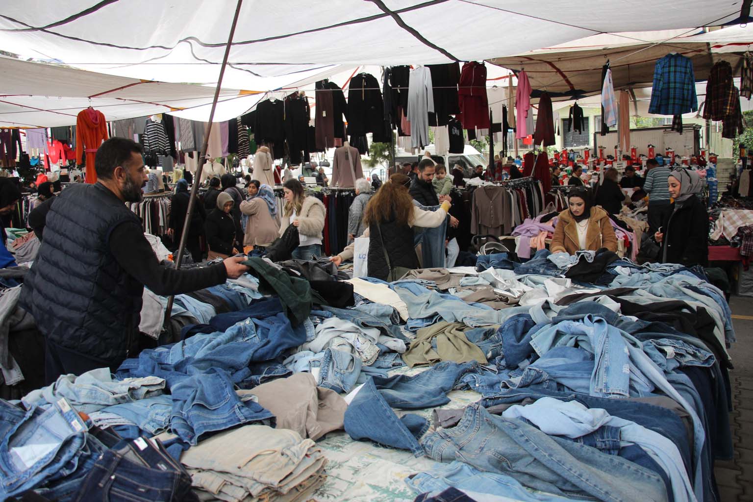 Aydın’da Uygun Fiyatlı Alışveriş Yapmak Isteyenler Bu Pazara Gidiyor (3)