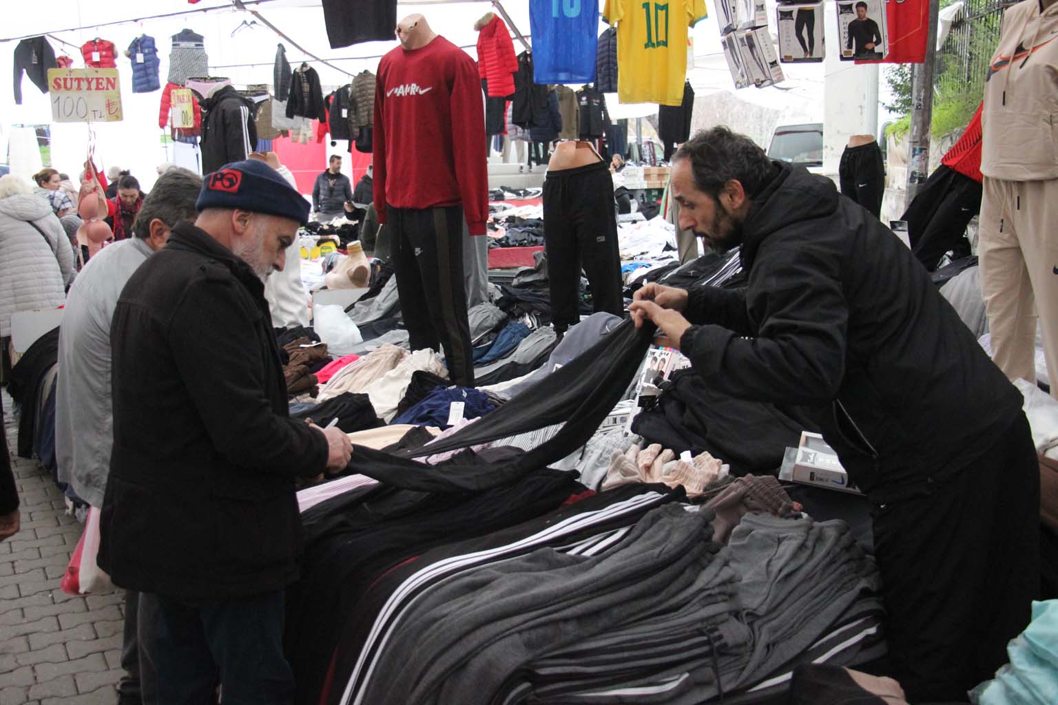 Aydın’da Uygun Fiyatlı Alışveriş Yapmak Isteyenler Bu Pazara Gidiyor (6)