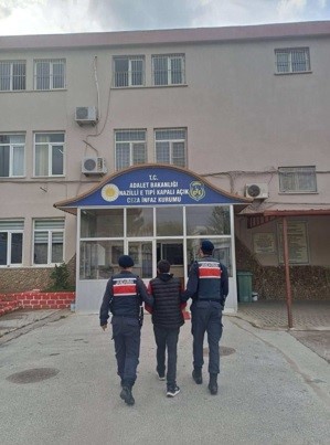 Aydın’da Yakalandı, 2 Ayrı Suçtan Aranıyordu (2)