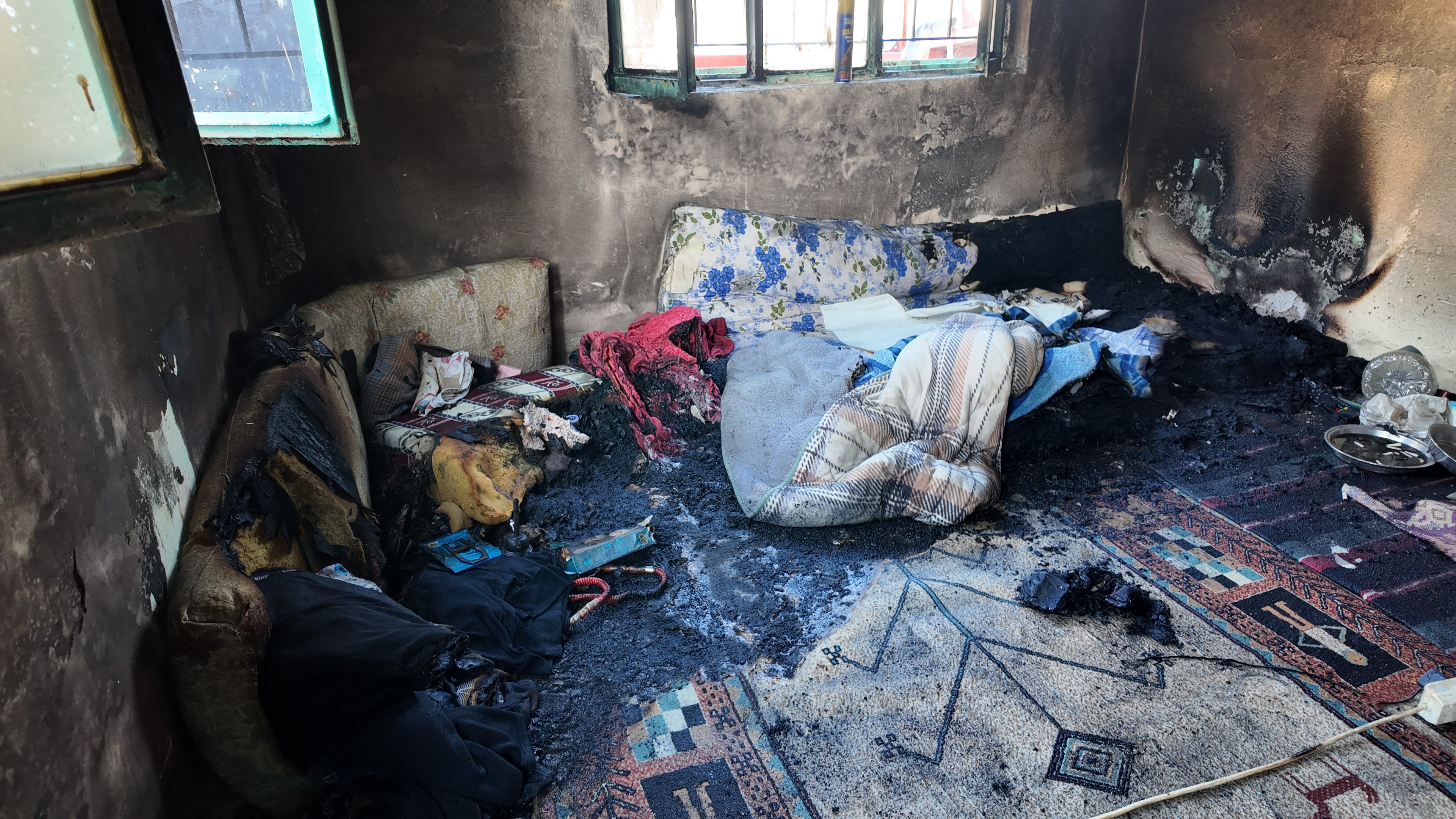 Aydın'da Yalnız Yaşayan Yaşlı Adam Yangında Hayatını Kaybetti (3)