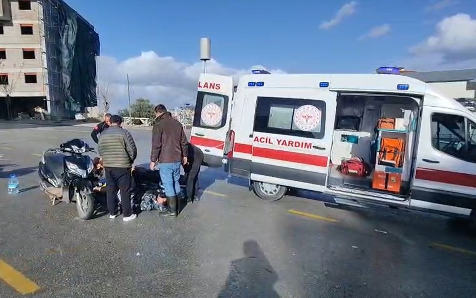 Aydın’daki Kazada Motosiklet Sürücüsünün Ayağı Kırıldı (2)