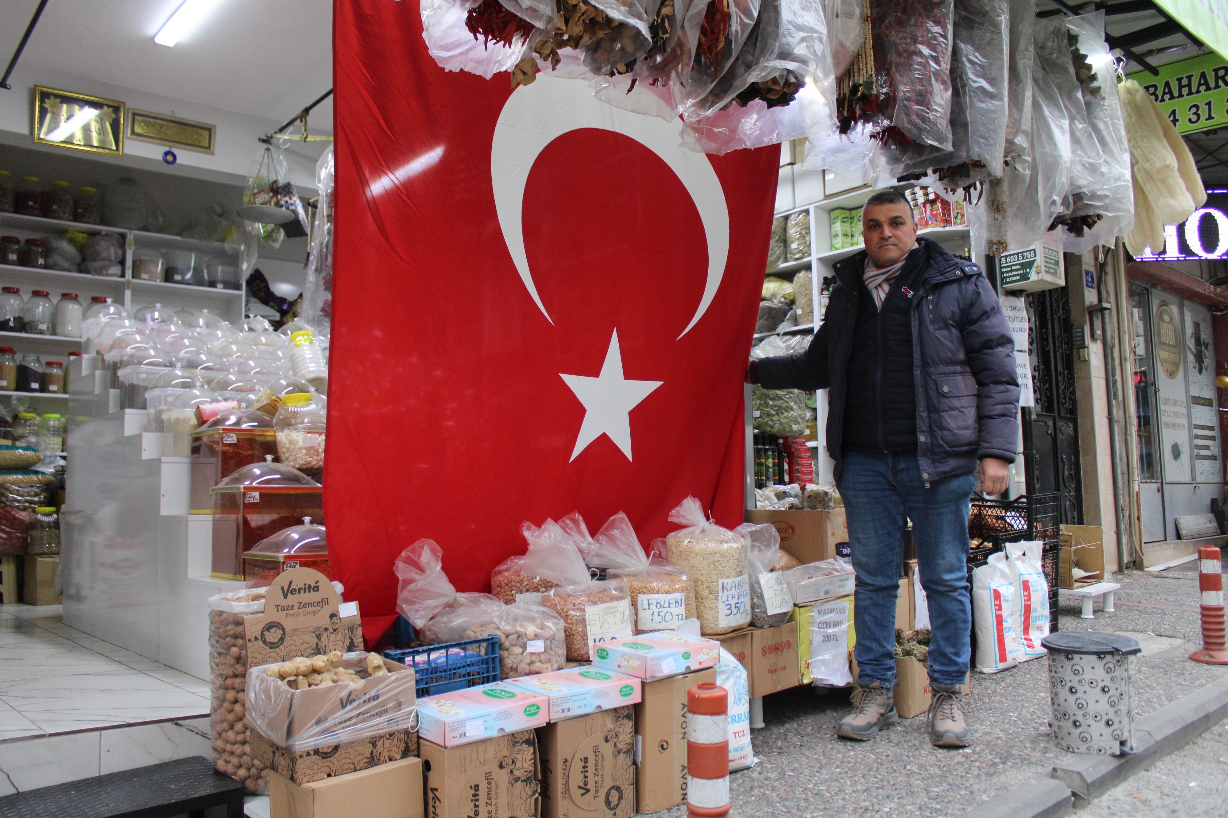 Aydınlı Esnaftan '5 Metrelik' Bayrak Tepkisi (2)