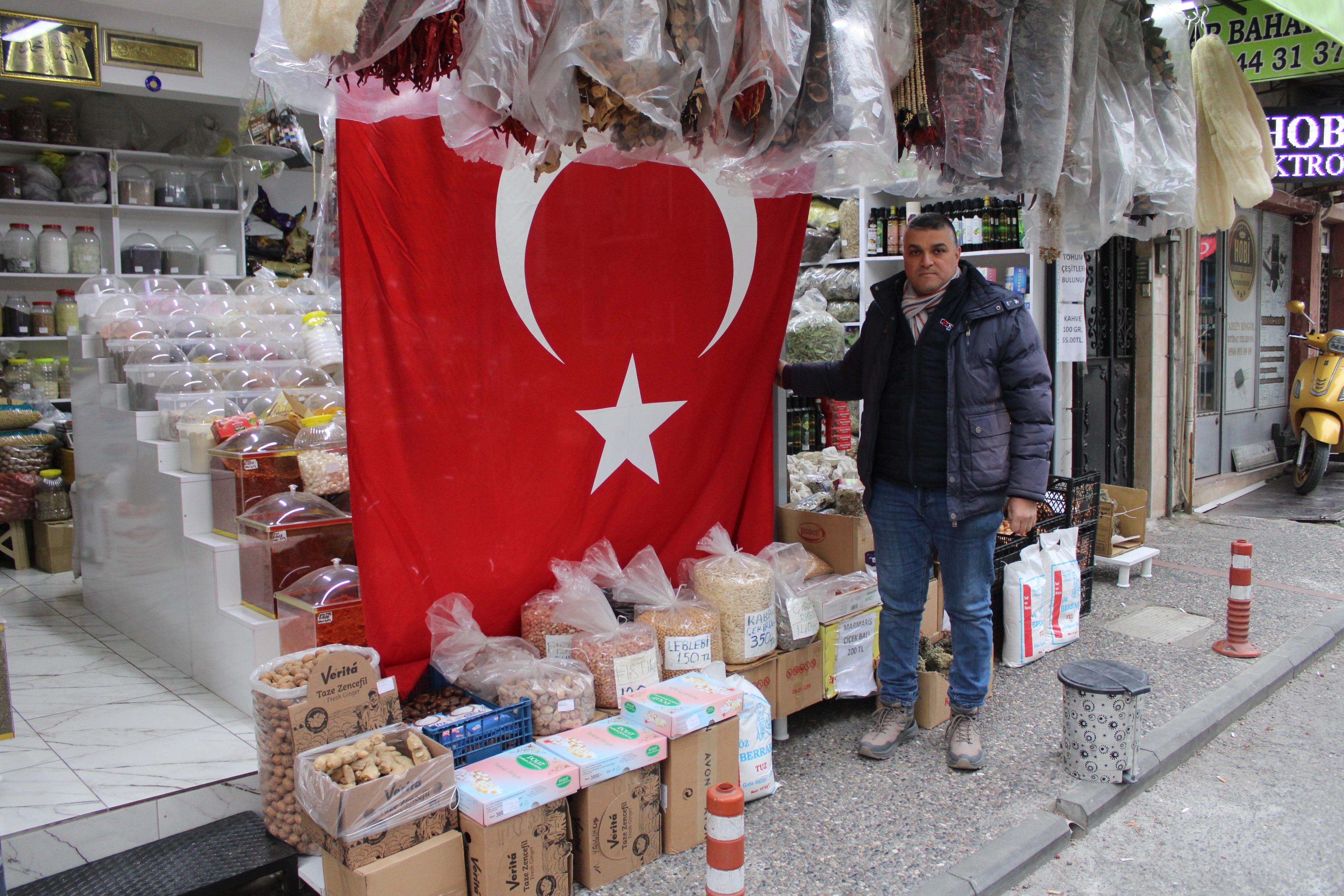 Aydınlı Esnaftan '5 Metrelik' Bayrak Tepkisi (4)