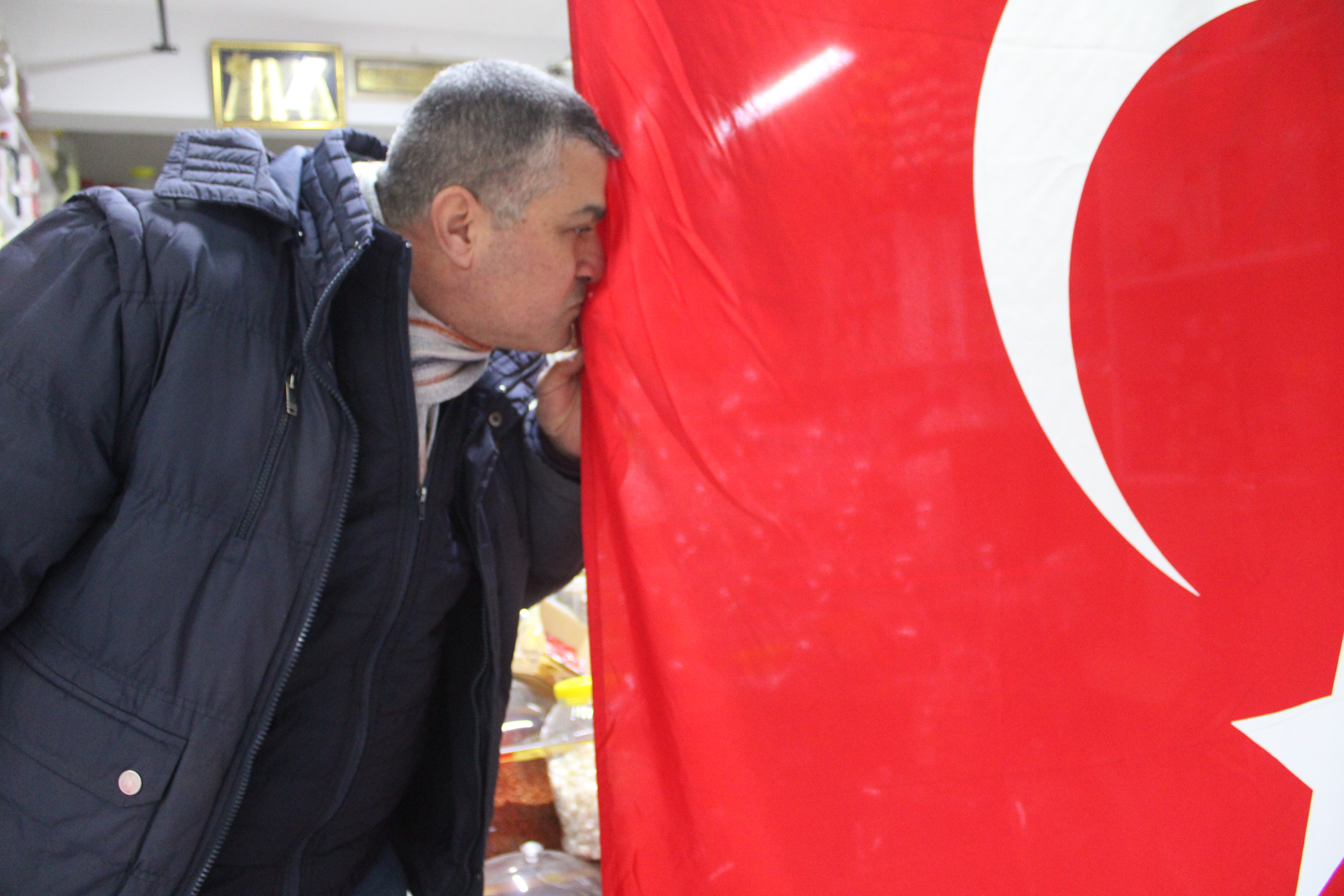 Aydınlı Esnaftan '5 Metrelik' Bayrak Tepkisi (5)