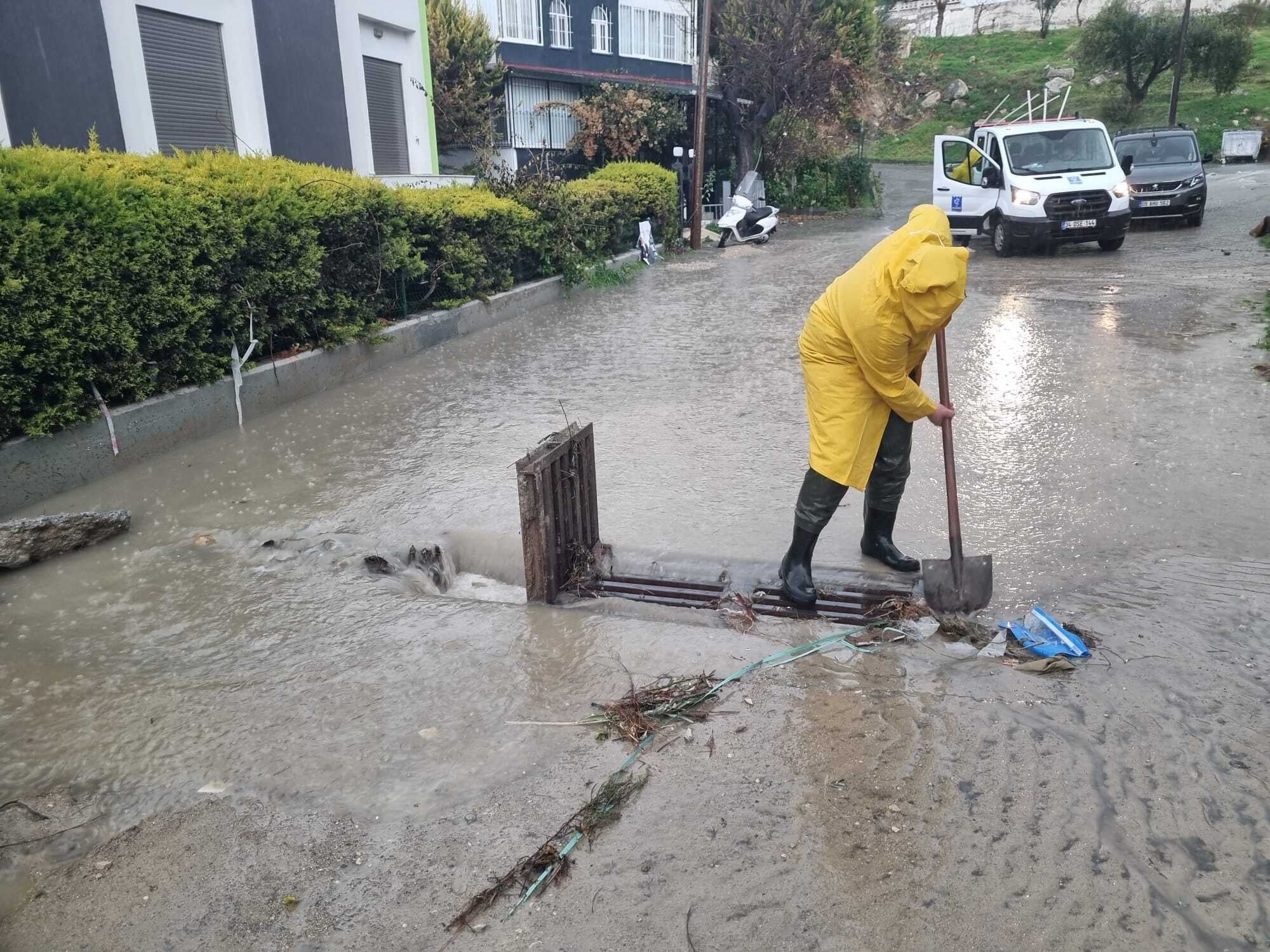 Başkan Ömer Günel Sahaya İndi̇ (6)