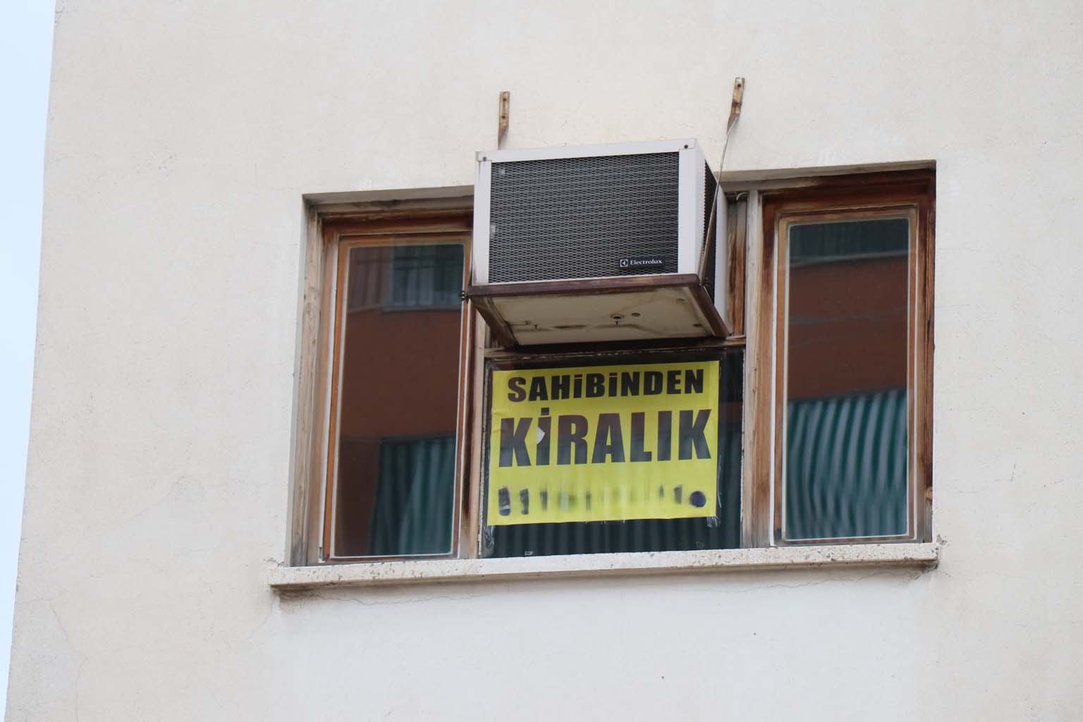 Böyle Ev Sahibi Görülmedi.. Mutfak Tezgahının Islak Bırakılmamasını Bile Istedi! (10)