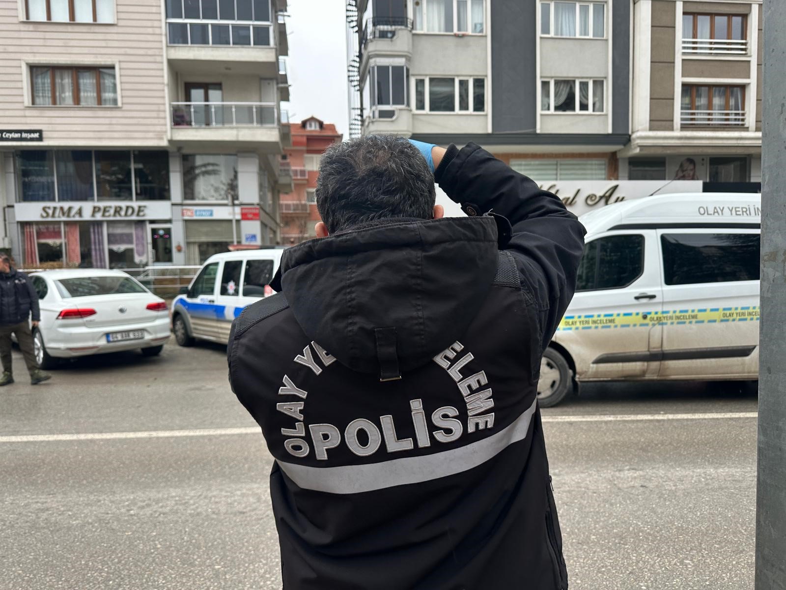 Çatıdan Düşen Adam Hayatını Kaybetti (7)