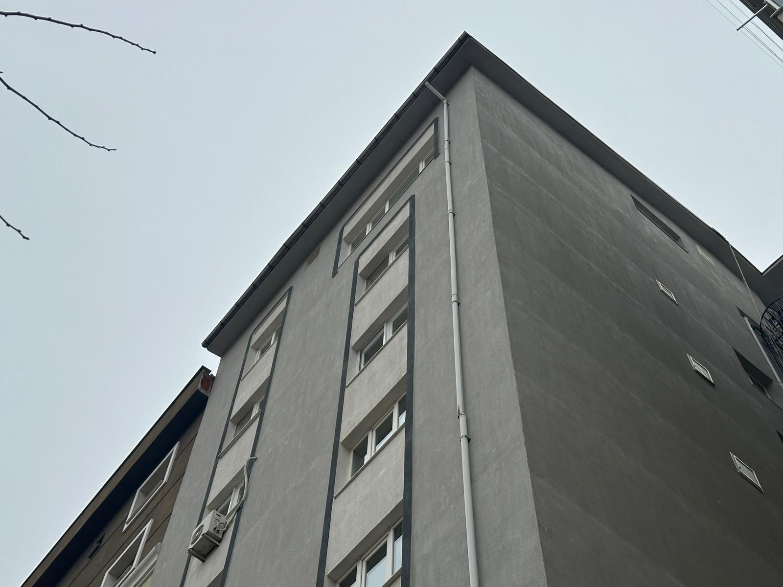 Çatıdan Düşen Adam Hayatını Kaybetti (8)