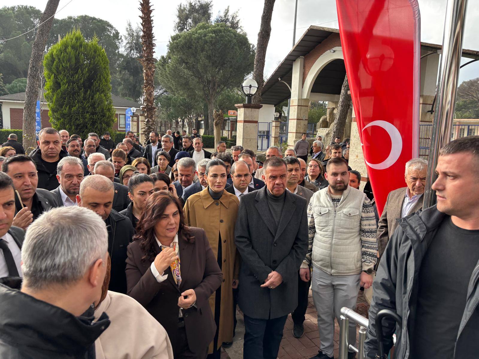 Çerçioğlu’nun Ziyaretinde Sadece Ak Parti Yöneticileri Yer Aldı (3)