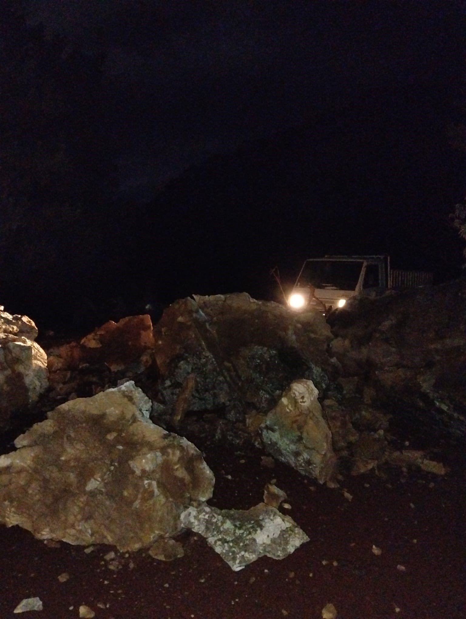 Dev Kayalar Yola Düştü (3)