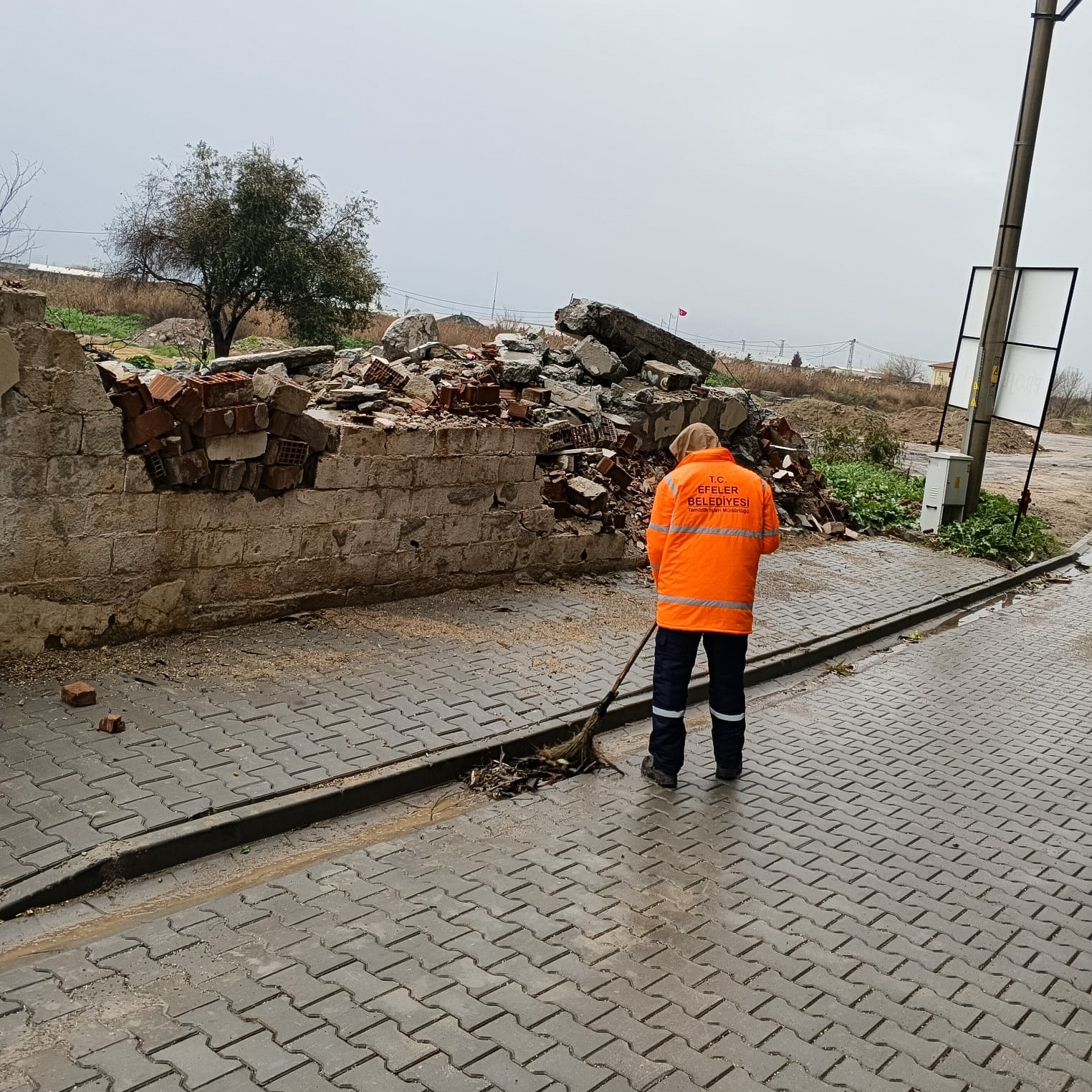 Efeler Belediyesi’nde Yağmur Mesaisi (3)