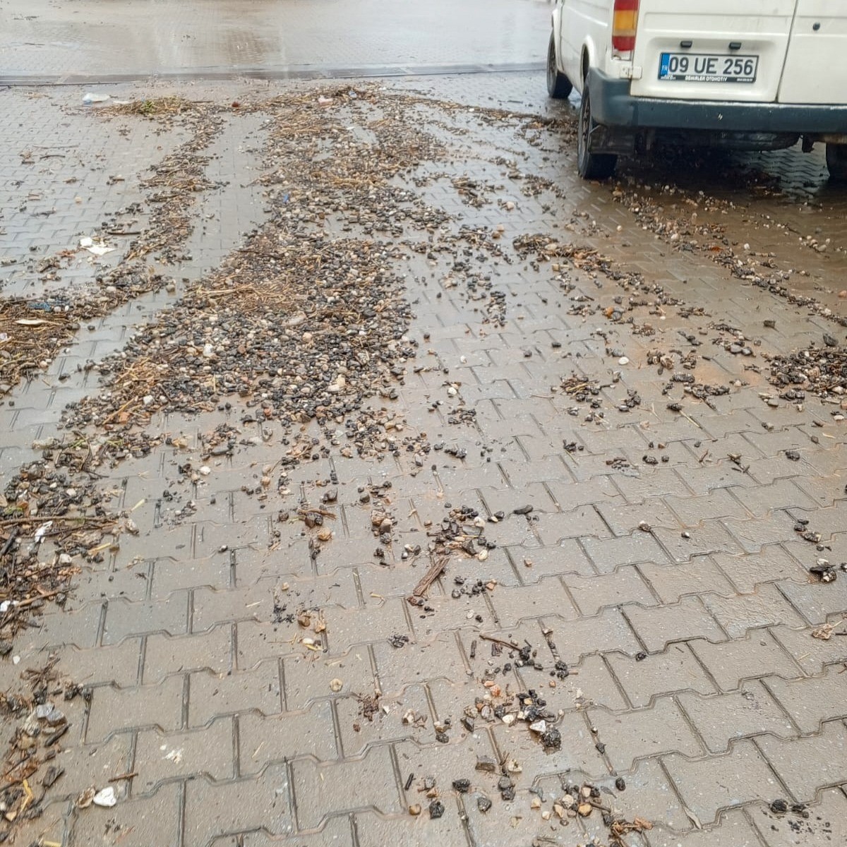 Efeler’de Yoğun Yağış Sonrası Efeler Belediyesi Sahaya Indi (7)