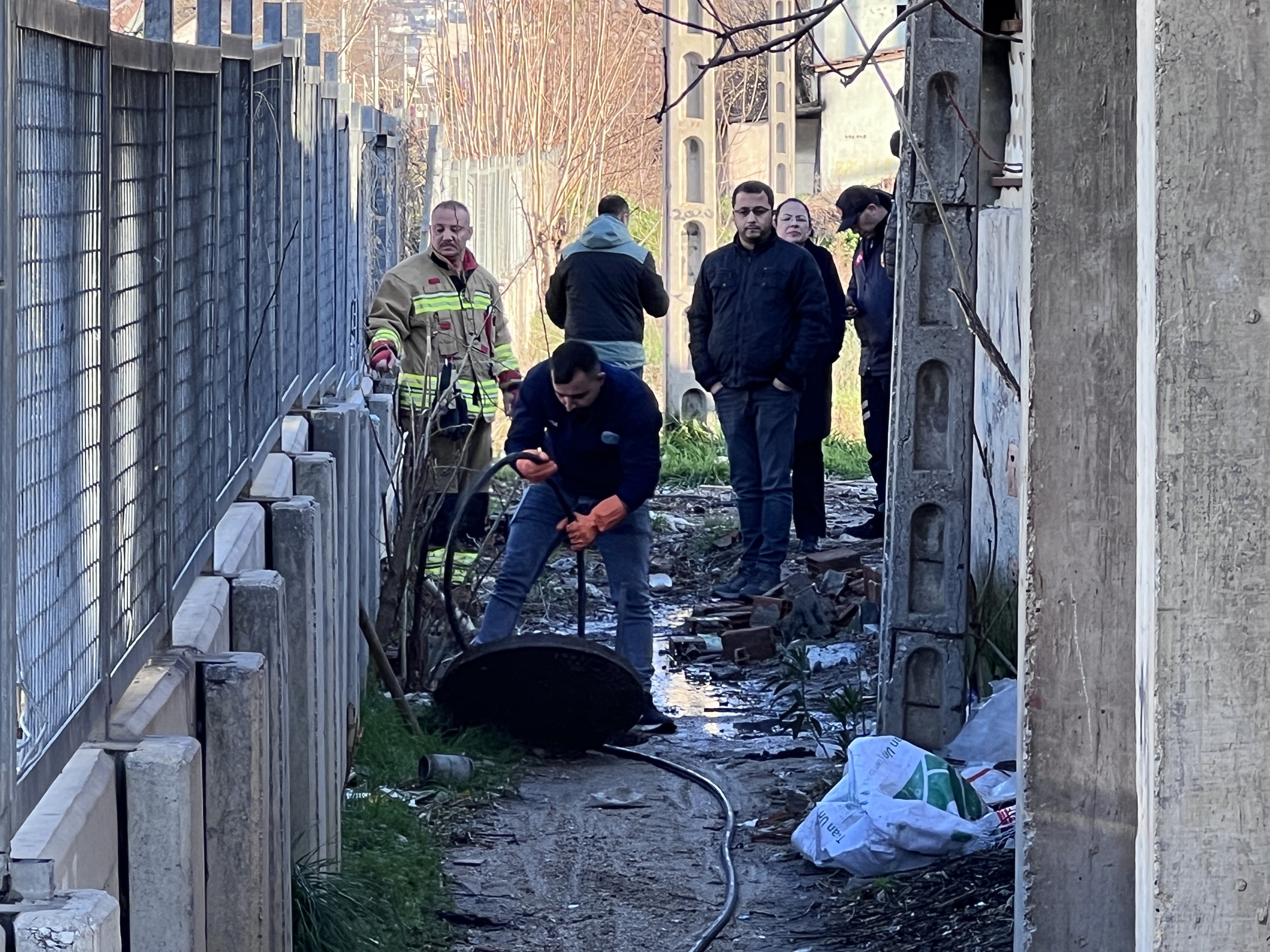 Ekipler Rögarda Bebek Cesedi Arıyor (6)