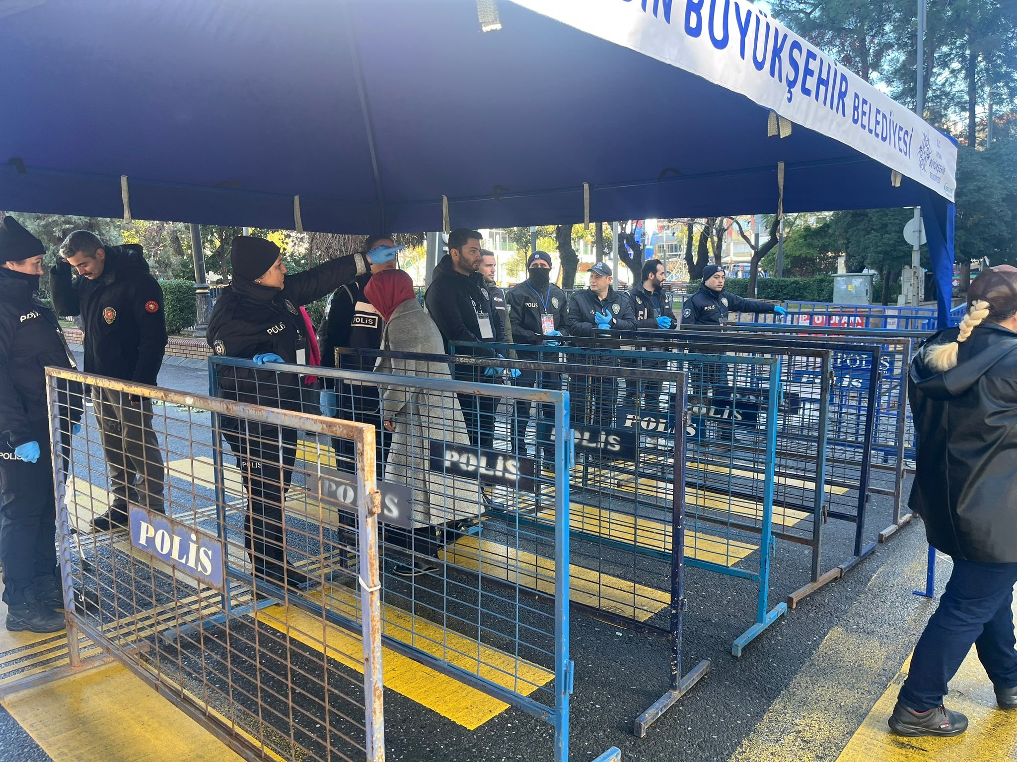 Erdoğan’ın Aydın Programı Öncesi Vatandaşlar Alana Alınmaya Başlandı (1)