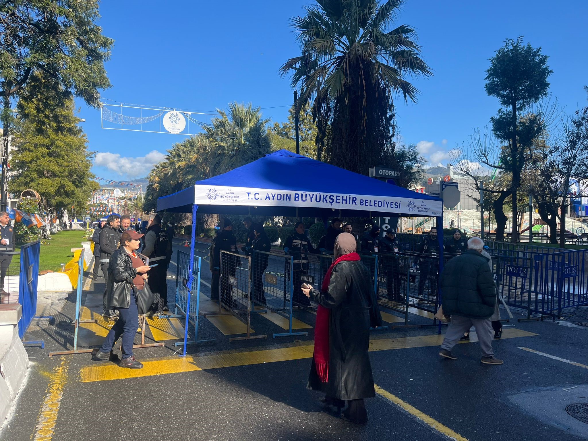 Erdoğan’ın Aydın Programı Öncesi Vatandaşlar Alana Alınmaya Başlandı (2)