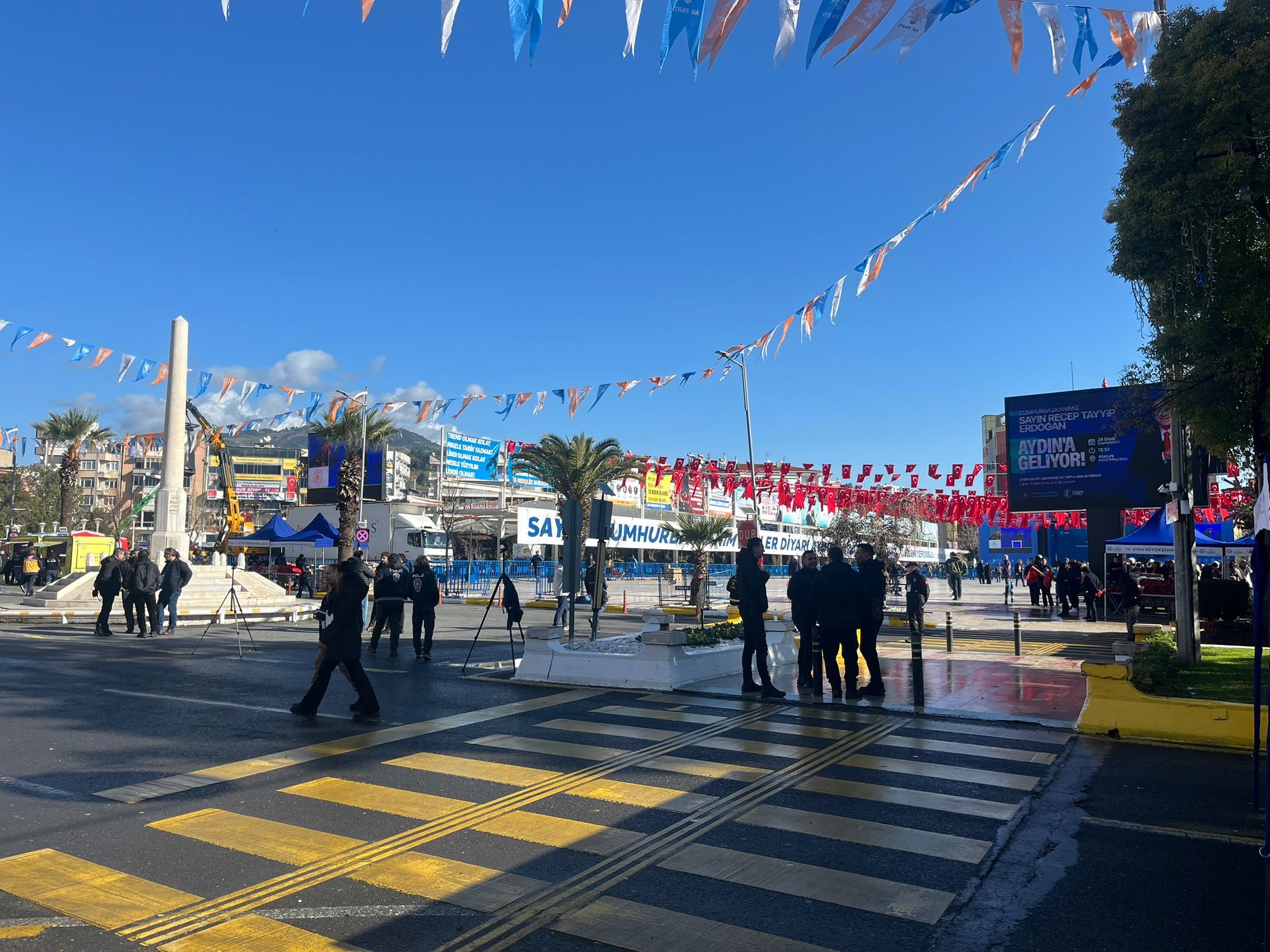 Erdoğan’ın Aydın Programı Öncesi Vatandaşlar Alana Alınmaya Başlandı (3)