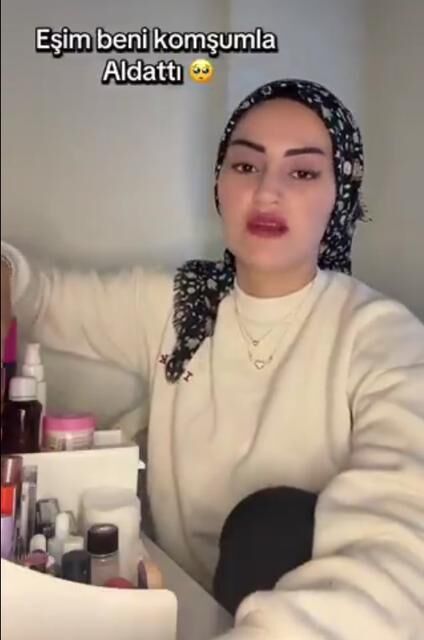 Eşini Komşusuyla Yakaladı (2)