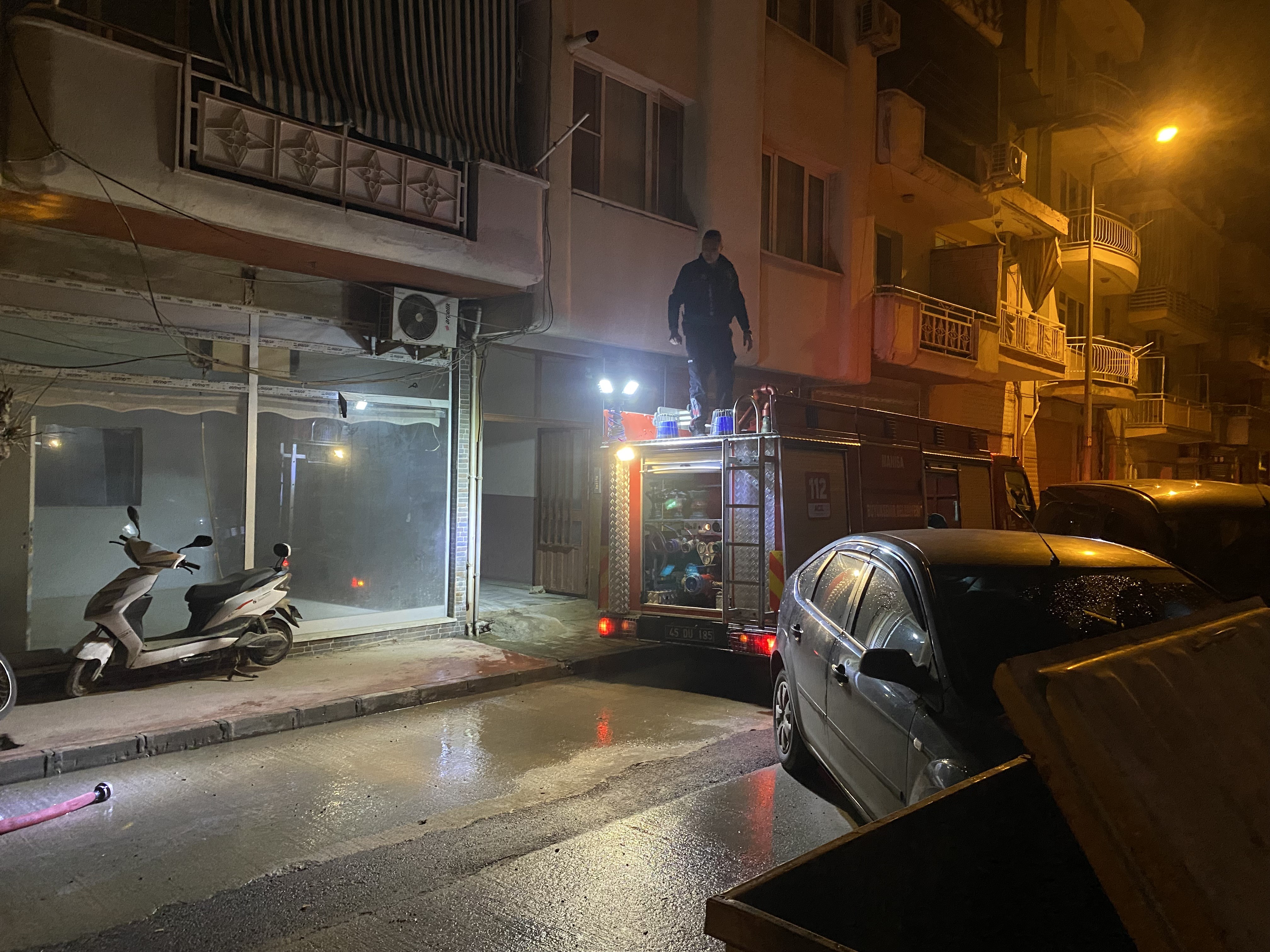 Ev Sahibi Kendini Sokağa Attı, Ekipler Harekete Geçti (2)