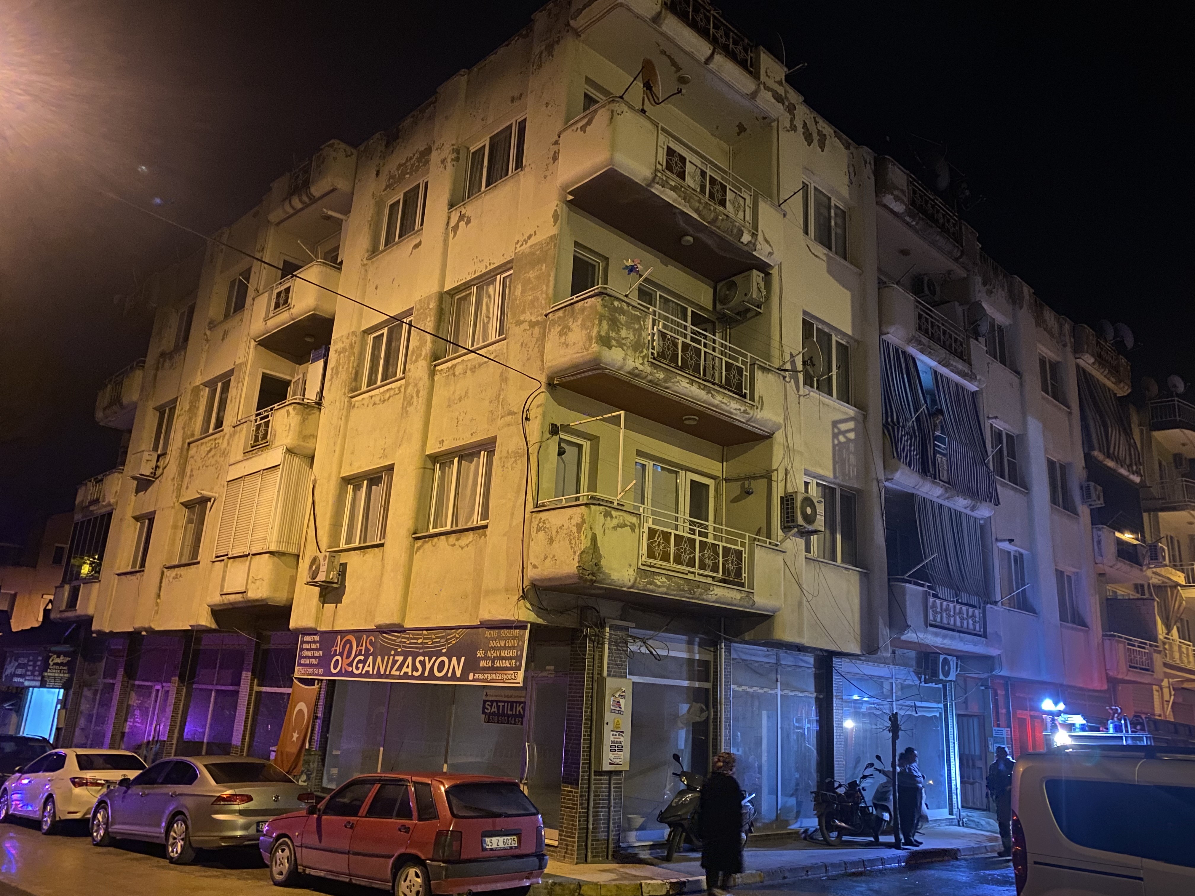 Ev Sahibi Kendini Sokağa Attı, Ekipler Harekete Geçti (4)