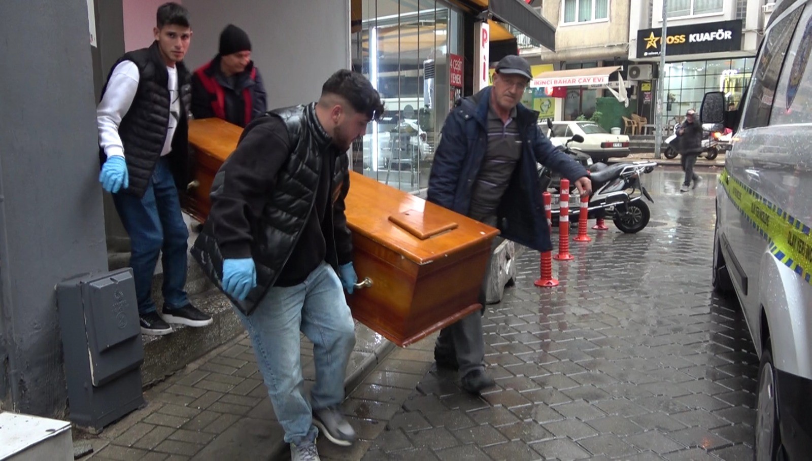 Evde Kadın Cesedi Bulundu (4)