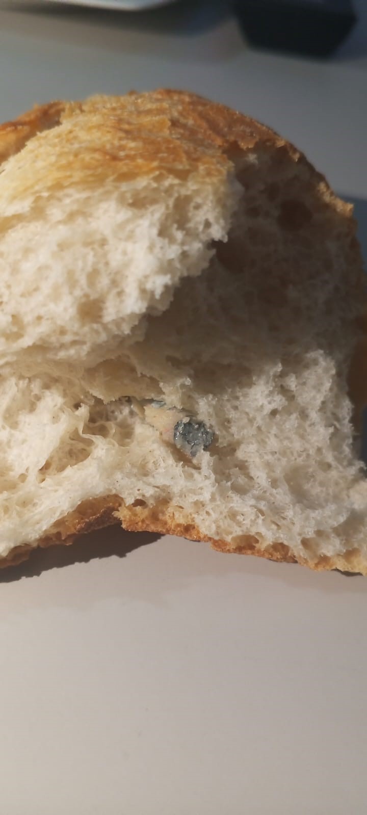 Fırından Alınan Ekmeğin Içinden Vida Çıktı (4)