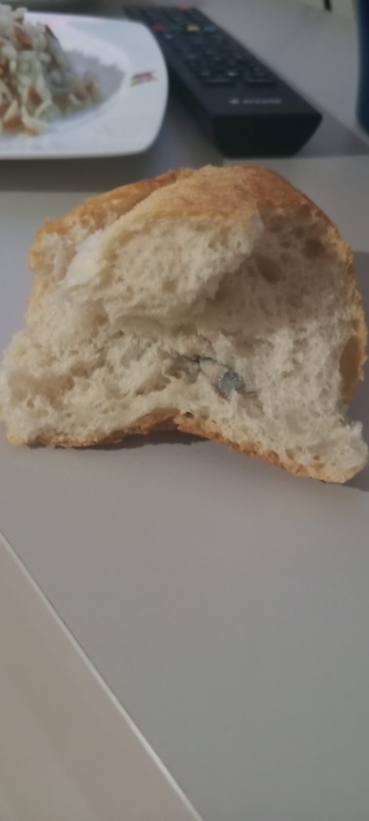 Fırından Alınan Ekmeğin Içinden Vida Çıktı (5)